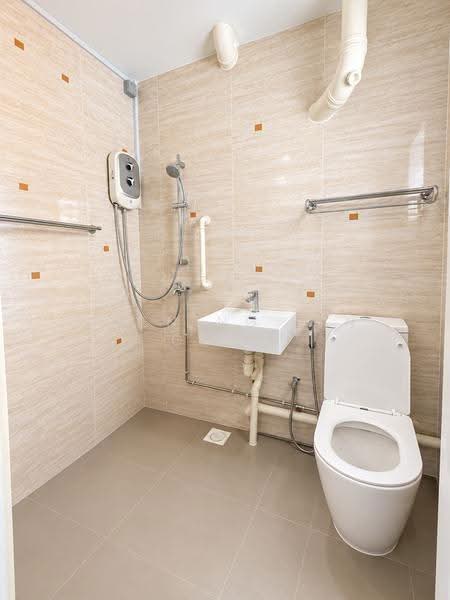 829 Yishun Street 81, 829 Yishun Street 81, Sembawang / Yishun, 3 Bedrooms, 1,152 sqft, HDB Flat For Sale, by Owen Ng Jin Guan, 500287077 - Bathroom - PropertyGuru.com.sg