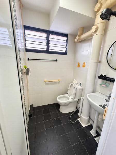 121 Paya Lebar Way, 121 Paya Lebar Way, Eunos / Geylang / Paya Lebar, 3 Bedrooms, 980 sqft, HDB Flat For Sale, by ARTHUR, 500287103 - Bathroom - PropertyGuru.com.sg