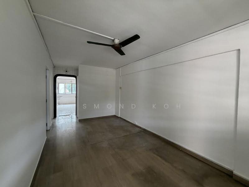 709 Hougang Avenue 2, 709 Hougang Avenue 2, Hougang / Punggol / Sengkang, 2 Bedrooms, 721 sqft, HDB Flat For Sale, by Desmond Koh, 500287145 - Living Room - PropertyGuru.com.sg