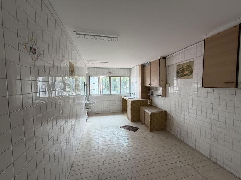 709 Hougang Avenue 2, 709 Hougang Avenue 2, Hougang / Punggol / Sengkang, 2 Bedrooms, 721 sqft, HDB Flat For Sale, by Desmond Koh, 500287145 - Kitchen - PropertyGuru.com.sg