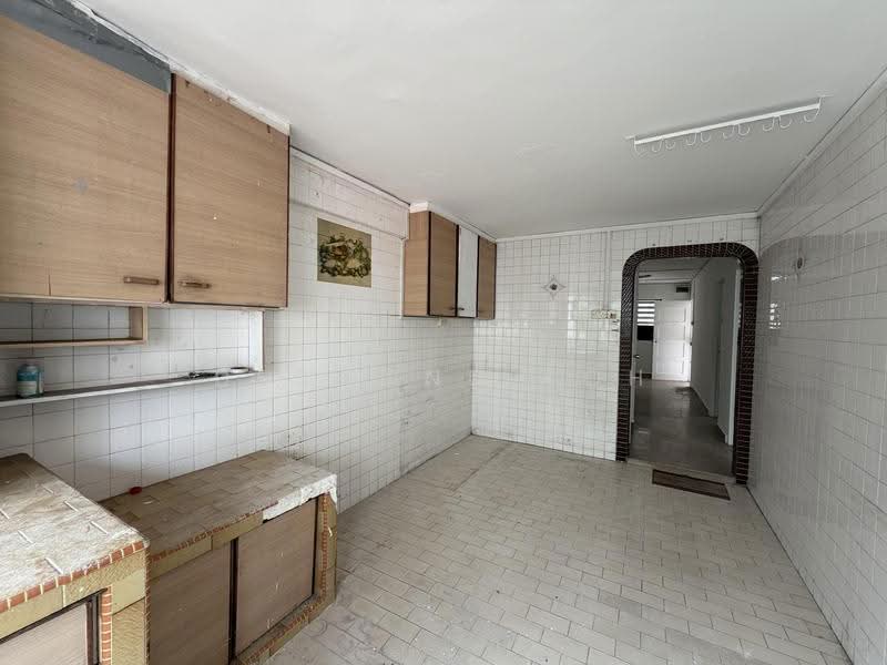 709 Hougang Avenue 2, 709 Hougang Avenue 2, Hougang / Punggol / Sengkang, 2 Bedrooms, 721 sqft, HDB Flat For Sale, by Desmond Koh, 500287145 - Kitchen Room - PropertyGuru.com.sg