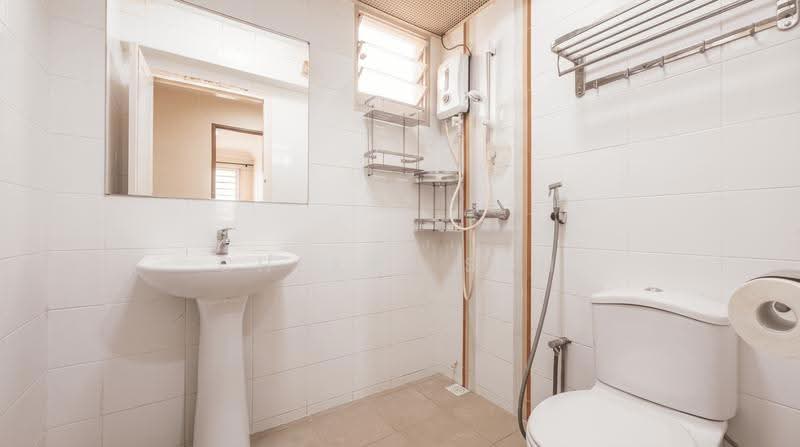 470A Upper Serangoon Crescent, 470A Upper Serangoon Crescent, Hougang / Punggol / Sengkang, 3 Bedrooms, 990 sqft, HDB Flat For Rent, by Cheryl Soh, 500287163 - Common Bathroom - PropertyGuru.com.sg