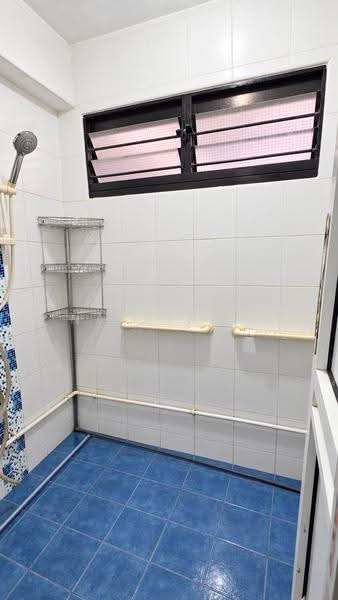 19 Marsiling Lane, 19 Marsiling Lane, Admiralty / Woodlands, 2 Bedrooms, 646 sqft, HDB Flat For Sale, by Nazriff ., 500287166 - Bathroom - PropertyGuru.com.sg
