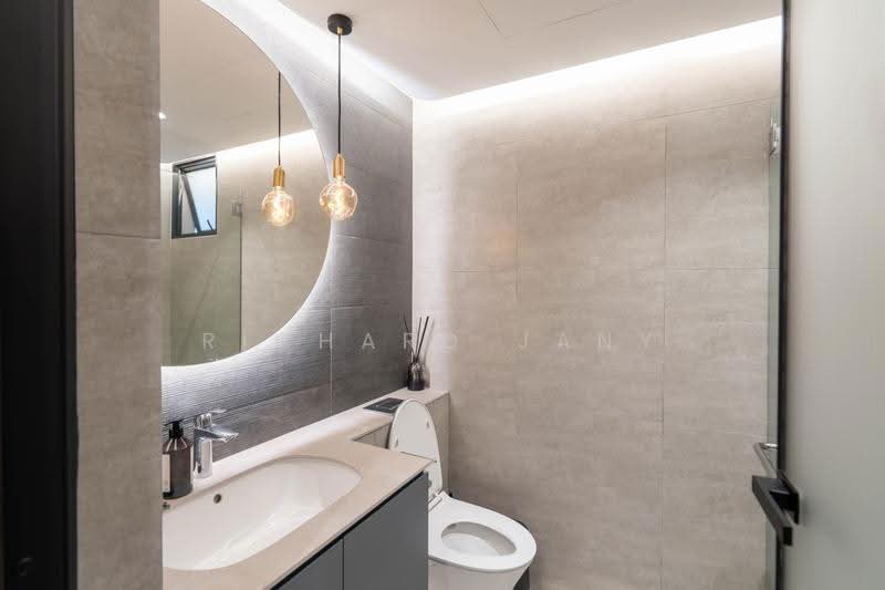 Southbank, 881 North Bridge Road, Beach Road / Bugis / Rochor, 2 Bedrooms, 969 sqft, Condominium For Sale, by Richard Jany, 500287181 - Bathroom - PropertyGuru.com.sg