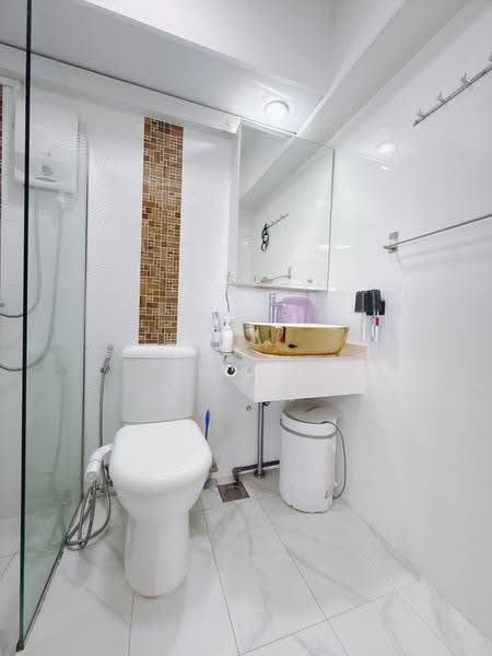 462 Clementi Avenue 3, 462 Clementi Avenue 3, Buona Vista / West Coast / Clementi New Town, 3 Bedrooms, 969 sqft, HDB Flat For Sale, by Tracy Lai, 500287195 - Master Bathroom - PropertyGuru.com.sg