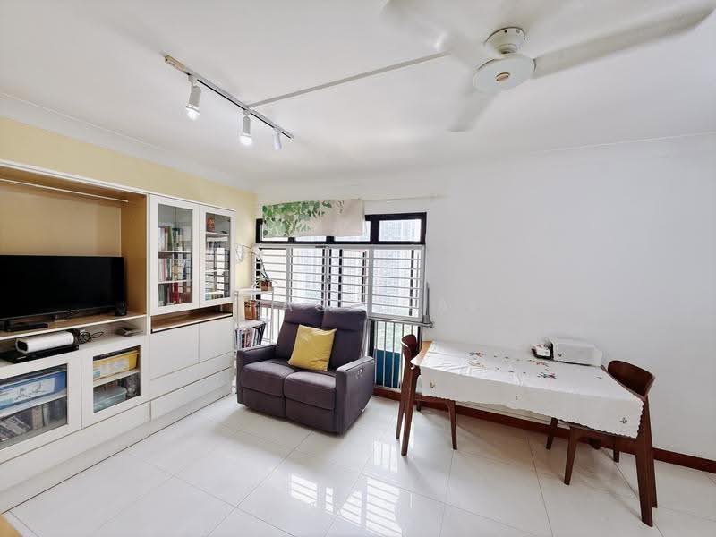 462 Clementi Avenue 3, 462 Clementi Avenue 3, Buona Vista / West Coast / Clementi New Town, 3 Bedrooms, 969 sqft, HDB Flat For Sale, by Tracy Lai, 500287195 - Living Room - PropertyGuru.com.sg