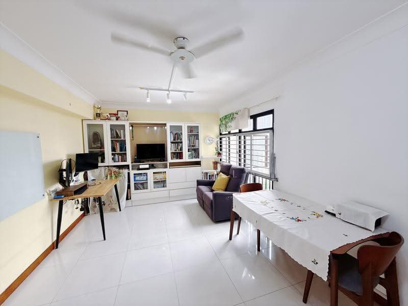 462 Clementi Avenue 3, 462 Clementi Avenue 3, Buona Vista / West Coast / Clementi New Town, 3 Bedrooms, 969 sqft, HDB Flat For Sale, by Tracy Lai, 500287195 - Living Room - PropertyGuru.com.sg