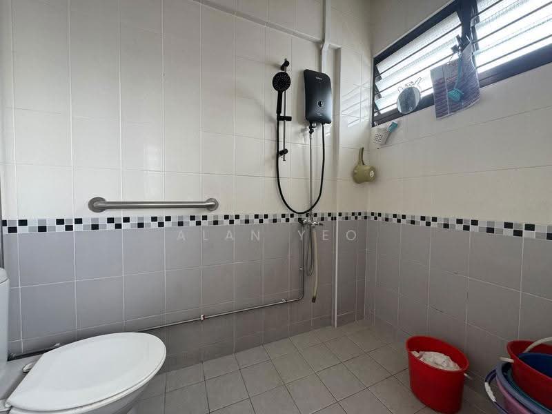 907 Tampines Avenue 4, 907 Tampines Avenue 4, Pasir Ris / Tampines, Room Rental, 100 sqft, HDB Flat For Rent, by Alan Yeo, 500287199 - Bathroom - PropertyGuru.com.sg