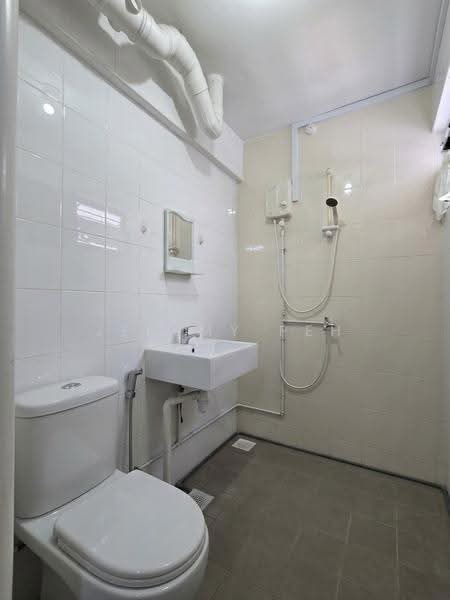 53 Teban Gardens Road, 53 Teban Gardens Road, Boon Lay / Jurong / Tuas, 3 Bedrooms, 893 sqft, HDB Flat For Sale, by Jeremy Peh, 500287215 - Bathroom - PropertyGuru.com.sg
