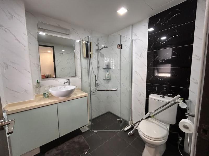 Chuan Terrace, Chuan Terrace, Hougang / Punggol / Sengkang, 4 Bedrooms, 2,700 sqft, Terraced House For Rent, by Charlie Charlie, 500287218 - PropertyGuru.com.sg