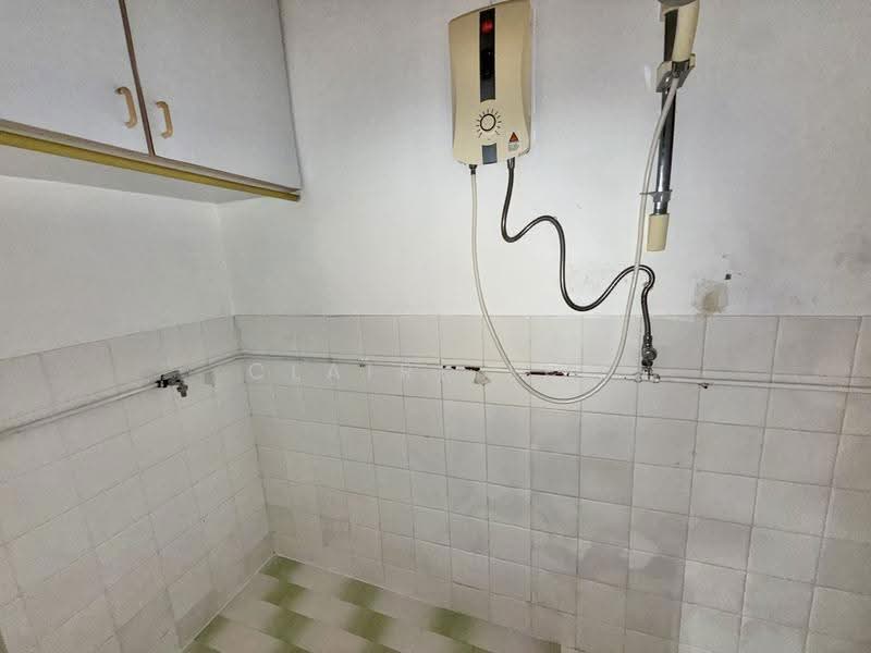10 Lor Siglap, East Coast / Marine Parade, 4 Bedrooms, 1,750 sqft, Semi-Detached House For Rent, by Claire Lee, 500287226 - Bathroom - PropertyGuru.com.sg