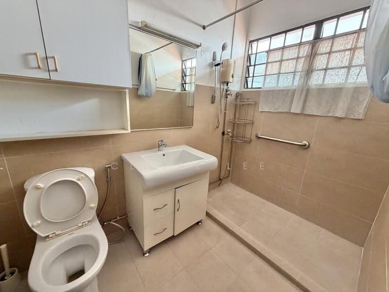 10 Lor Siglap, East Coast / Marine Parade, 4 Bedrooms, 1,750 sqft, Semi-Detached House For Rent, by Claire Lee, 500287226 - Bathroom - PropertyGuru.com.sg