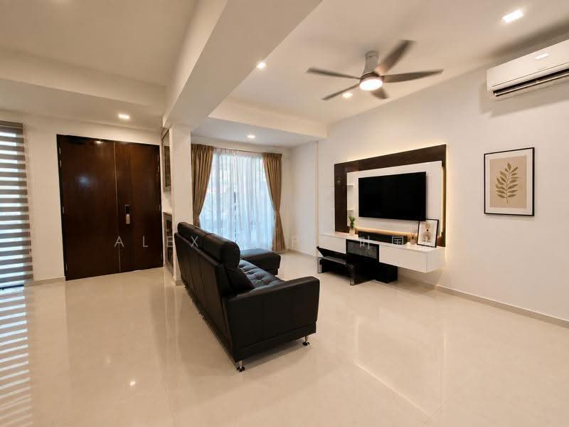 Jalan Kayu Estate, Jalan Tari Serimpi, Seletar / Yio Chu Kang, 6 Bedrooms, 2,000 sqft, Terraced House For Sale, by Alex Yap 叶国祯, 500287227 - Living Room - PropertyGuru.com.sg
