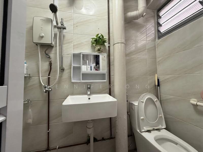 14 Toh Yi Drive, 14 Toh Yi Drive, Clementi Park / Upper Bukit Timah, Room Rental, 120 sqft, HDB Flat For Rent, by Jennifer Ong, 500287233 - Bathroom - PropertyGuru.com.sg
