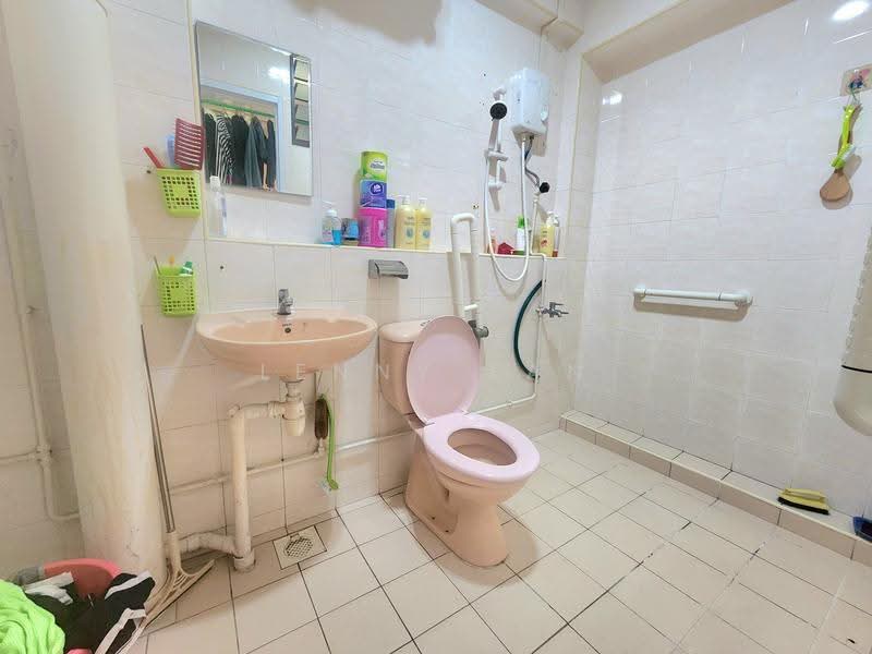 733 Woodlands Circle, 733 Woodlands Circle, Admiralty / Woodlands, Room Rental, 200 sqft, HDB Flat For Rent, by Lenny Tan, 500287239 - Bathroom - PropertyGuru.com.sg