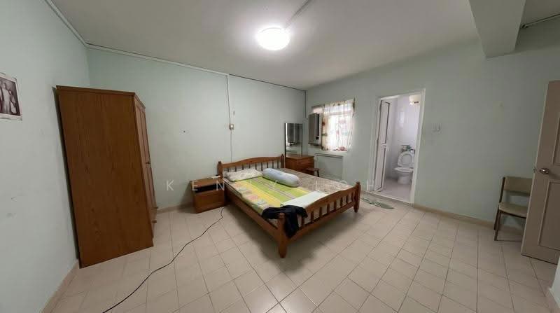 250 Bukit Batok East Avenue 5, 250 Bukit Batok East Avenue 5, Dairy Farm / Bukit Panjang / Choa Chu Kang, 2 Bedrooms, 785 sqft, HDB Flat For Sale, by Kenny Loh, 500287243 - PropertyGuru.com.sg