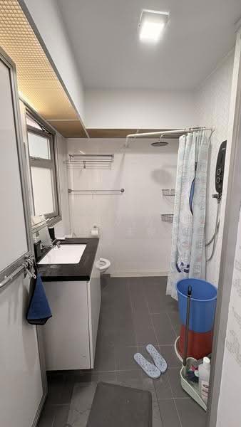 560A Spring Haven @ Jurong, 560A Jurong West Street 42, Boon Lay / Jurong / Tuas, 2 Bedrooms, 450 sqft, HDB Flat For Rent, by Alvin Ong 王裕清, 500287257 - Bathroom - PropertyGuru.com.sg