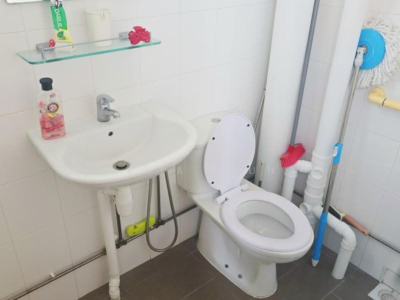 319 Bukit Batok Street 33, 319 Bukit Batok Street 33, Dairy Farm / Bukit Panjang / Choa Chu Kang, Room Rental, 100 sqft, HDB Flat For Rent, by Sheila Chung, 500287274 - Bathroom - PropertyGuru.com.sg