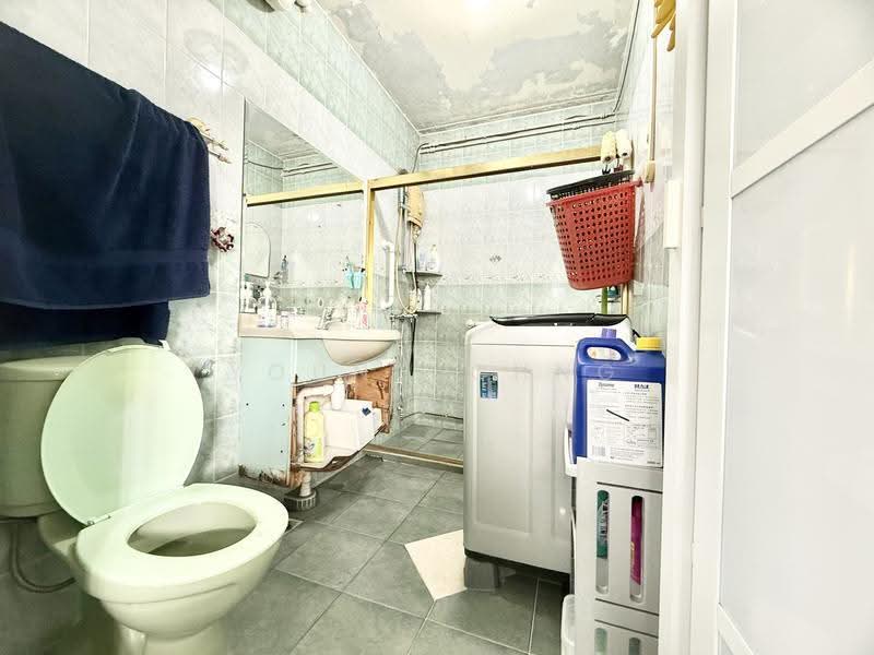 612 Elias Road, 612 Elias Road, Pasir Ris / Tampines, 3 Bedrooms, 1,195 sqft, HDB Flat For Rent, by Young Chng, 500287277 - Common Bathroom - PropertyGuru.com.sg