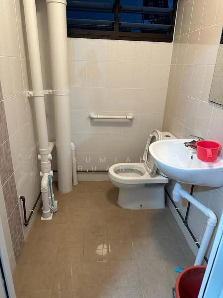 Blk 276 Tampines St 22, 22, 2 Bedrooms, 797 sqft, HDB Flat For Sale, by Sumiah Buang, 500287281 - Bathroom - PropertyGuru.com.sg