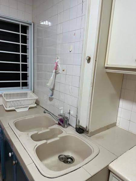 Blk 276 Tampines St 22, 22, 2 Bedrooms, 797 sqft, HDB Flat For Sale, by Sumiah Buang, 500287281 - Kitchen - PropertyGuru.com.sg