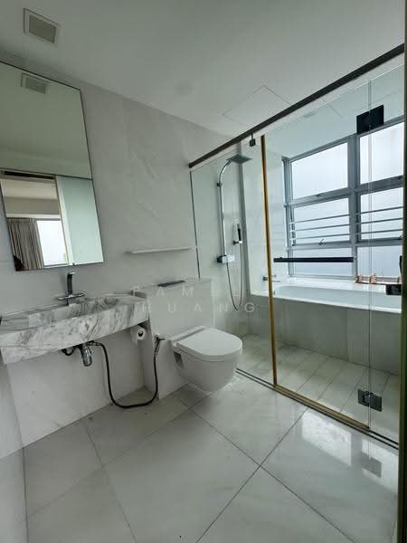 Cairnhill Residences, 31 Cairnhill Circle, Orchard / River Valley, 3 Bedrooms, 1,238 sqft, Apartment For Rent, by Pamela Huang, 500287285 - Master Bathroom - PropertyGuru.com.sg