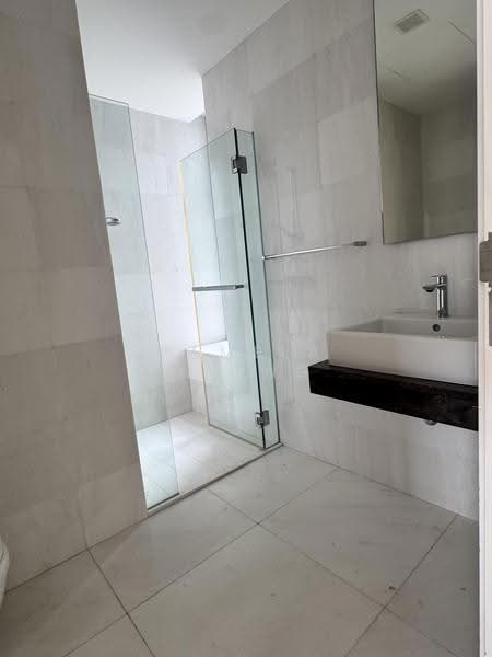 Cairnhill Residences, 31 Cairnhill Circle, Orchard / River Valley, 3 Bedrooms, 1,238 sqft, Apartment For Rent, by Pamela Huang, 500287285 - Common Bathroom - PropertyGuru.com.sg