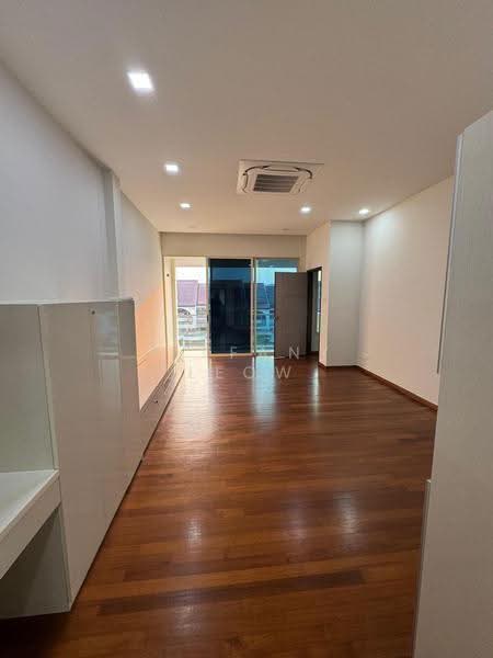 Grand Master Bedroom
