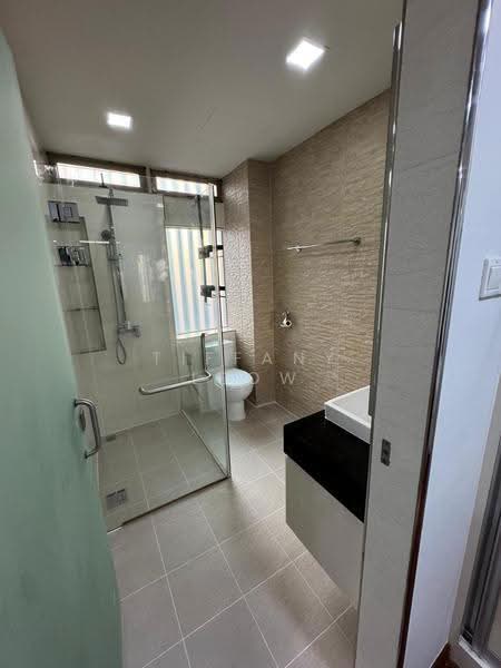 2nd floor Common Room 1 Bathroom