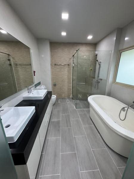 Grand Master Bathroom