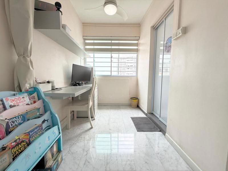 215 Choa Chu Kang Central, 215 Choa Chu Kang Central, Dairy Farm / Bukit Panjang / Choa Chu Kang, 3 Bedrooms, 1,119 sqft, HDB Flat For Sale, by Jerry Tay, 500287317 - Master Bedroom - PropertyGuru.com.sg
