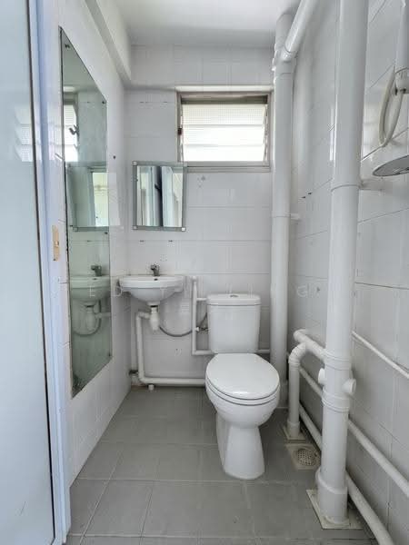 176 Boon Lay Drive, 176 Boon Lay Drive, Boon Lay / Jurong / Tuas, 2 Bedrooms, 635 sqft, HDB Flat For Sale, by Ed Yu Ting 昱廷, 500287319 - Bathroom - PropertyGuru.com.sg