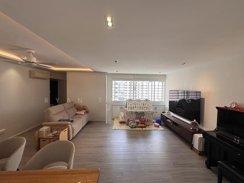 260D Sengkang East Way, 260D Sengkang East Way, Hougang / Punggol / Sengkang, 3 Bedrooms, 1,184 sqft, HDB Flat For Sale, by Ryan Tan Zheng Jie, 500287320 - Living Room - PropertyGuru.com.sg