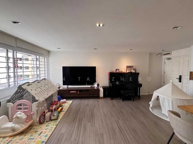 260D Sengkang East Way, 260D Sengkang East Way, Hougang / Punggol / Sengkang, 3 Bedrooms, 1,184 sqft, HDB Flat For Sale, by Ryan Tan Zheng Jie, 500287320 - Living Room - PropertyGuru.com.sg