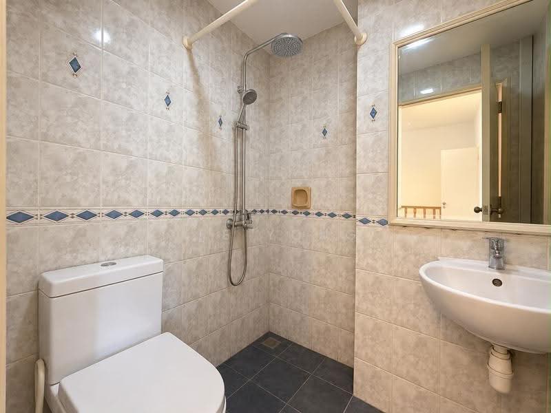 Loyang Villas, 10 Loyang Rise, Changi Airport / Changi Village, 5 Bedrooms, 3,000 sqft, Terraced House For Sale, by Lee Yong, 500287333 - Bathroom - PropertyGuru.com.sg