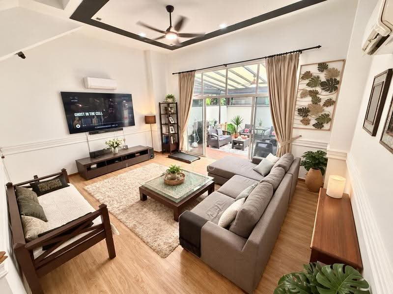 Loyang Villas, 10 Loyang Rise, Changi Airport / Changi Village, 5 Bedrooms, 3,000 sqft, Terraced House For Sale, by Lee Yong, 500287333 - Living Room - PropertyGuru.com.sg