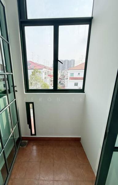 Westville, 12 Westwood Terrace, Boon Lay / Jurong / Tuas, Room Rental, 155 sqft, Terraced House For Rent, by Jeron Lee, 500287338 - Balcony - PropertyGuru.com.sg