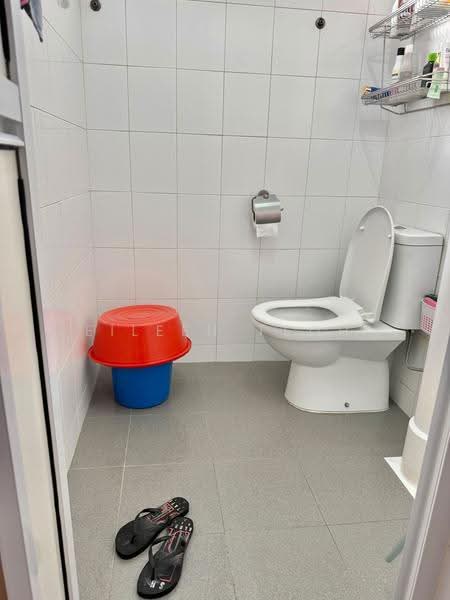 201 Ang Mo Kio Avenue 3, 201 Ang Mo Kio Avenue 3, Ang Mo Kio / Bishan / Thomson, 2 Bedrooms, 722 sqft, HDB Flat For Sale, by Eileen Teoh, 500287351 - Bathroom - PropertyGuru.com.sg