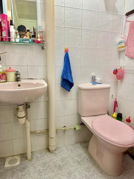 201 Ang Mo Kio Avenue 3, 201 Ang Mo Kio Avenue 3, Ang Mo Kio / Bishan / Thomson, 2 Bedrooms, 722 sqft, HDB Flat For Sale, by Eileen Teoh, 500287351 - Bathroom - PropertyGuru.com.sg