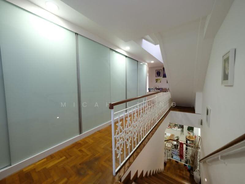 Spacious Family Home With Granny Room Near MRT And 2 Car Parking, Bedok / Upper East Coast, 6 Bedrooms, 4,500 sqft, Terraced House For Sale, by Micah Leong, 500287354 - Corridor - PropertyGuru.com.sg