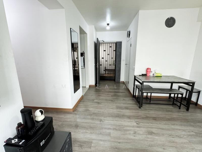 102B Canberra Street, 102B Canberra Street, Sembawang / Yishun, 2 Bedrooms, 743 sqft, HDB Flat For Sale, by Amir Zalani, 500287358 - Corridor - PropertyGuru.com.sg
