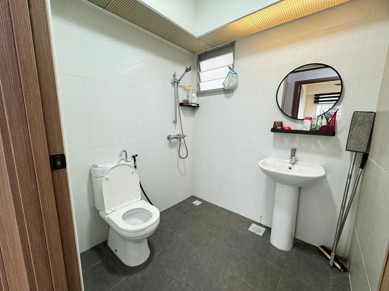 102B Canberra Street, 102B Canberra Street, Sembawang / Yishun, 2 Bedrooms, 743 sqft, HDB Flat For Sale, by Amir Zalani, 500287358 - Bathroom - PropertyGuru.com.sg