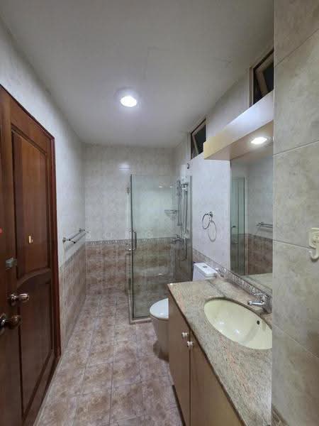 lorong lew lian, Lorong Lew Lian, Lorong Ong Lye, Serangoon Central, Pillia Rd, Serangoon Ave 1, Hougang / Punggol / Sengkang, Room Rental, 200 sqft, Semi-Detached House For Rent, by Song Lim, 500287366 - Bathroom - PropertyGuru.com.sg