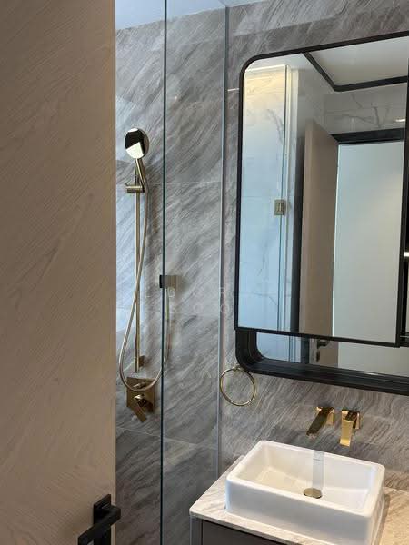 Perfect Ten, 323 Bukit Timah Road, Tanglin / Holland / Bukit Timah, 3 Bedrooms, 1,227 sqft, Condominium For Rent, by Deborah Soo, 500287367 - Common bath - PropertyGuru.com.sg