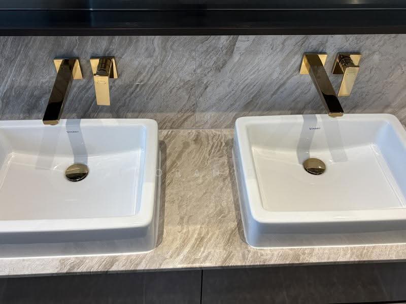 Perfect Ten, 323 Bukit Timah Road, Tanglin / Holland / Bukit Timah, 3 Bedrooms, 1,227 sqft, Condominium For Rent, by Deborah Soo, 500287367 - Master toilet - PropertyGuru.com.sg