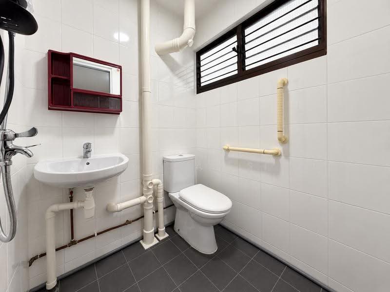 137 Yishun Ring Road, 137 Yishun Ring Road, Sembawang / Yishun, 2 Bedrooms, 732 sqft, HDB Flat For Rent, by Sheryl Tan Si Qi, 500287390 - Bathroom - PropertyGuru.com.sg