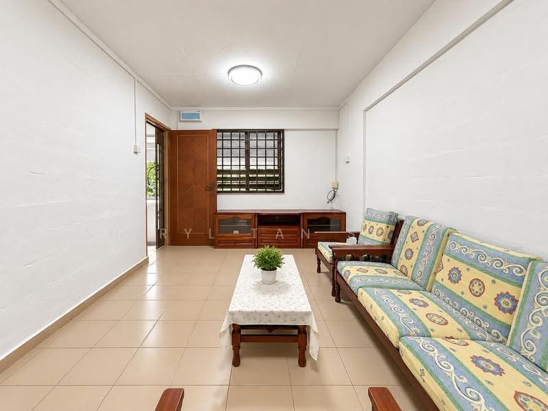 137 Yishun Ring Road, 137 Yishun Ring Road, Sembawang / Yishun, 2 Bedrooms, 732 sqft, HDB Flat For Rent, by Sheryl Tan Si Qi, 500287390 - Living Room - PropertyGuru.com.sg