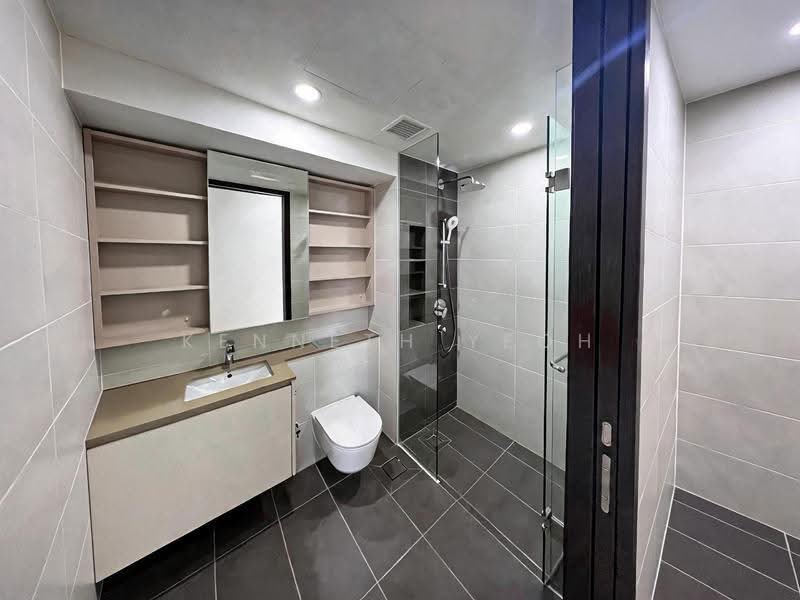 The Gazania, 5 How Sun Drive, Hougang / Punggol / Sengkang, 2 Bedrooms, 678 sqft, Condominium For Sale, by Kenneth Yeoh, 500287391 - Bathroom - PropertyGuru.com.sg