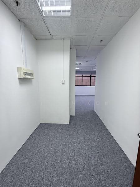 Skyline Building, 192 Waterloo Street, Beach Road / Bugis / Rochor, 650 sqft, Office For Rent, by Lillian Koh, 500287403 - Corridor - CommercialGuru.com.sg