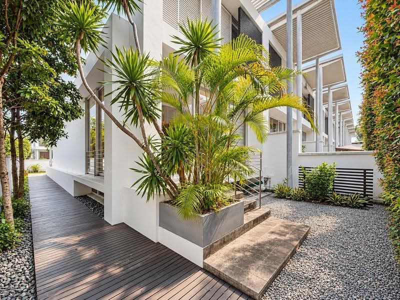 ✸BESIDE PARK✸MODERN DESIGN 2.5-STY+BASEMENT CORNER TER✸1KM OF MARIS STELLA HIGH & CEDAR PRI. SCHOOL✸, Chempaka Avenue Mulberry Belimbing Lichi Angsana Lorong Bunga Jalan Kemboja Butterfly Cedar Kenanga Kee Choe Wan Tho Wangi Siang Kuang Siak Kew Kwong Puay Hee Pheng Geck Pang Seng Setia Mulia Gembira Mesra Muhibbah Hiboran Kemajuan Happy Sennett East, Macpherson / Potong Pasir, 4 Bedrooms, 4,656 sqft, Corner Terrace For Sale, by Damian Tan 陈係赈, 500287405 - Rear Garden - PropertyGuru.com.sg
